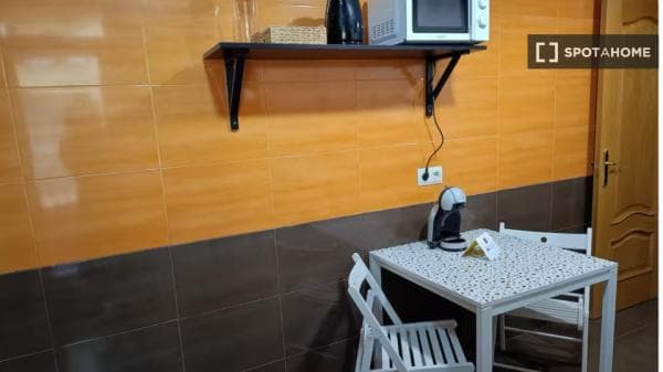 Apartment for rent in C. de Juan Duque , Madrid thumbnail 1
