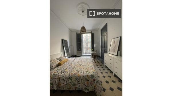 Habitación en piso compartido en barcelona. thumbnail 2