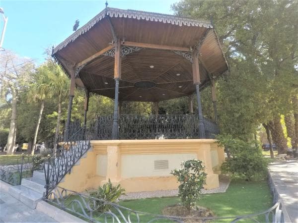 Edificio de uso mixto photo 1