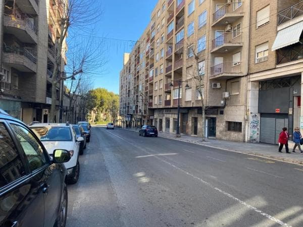 Edificio de uso mixto en Oliver, 13 photo 1