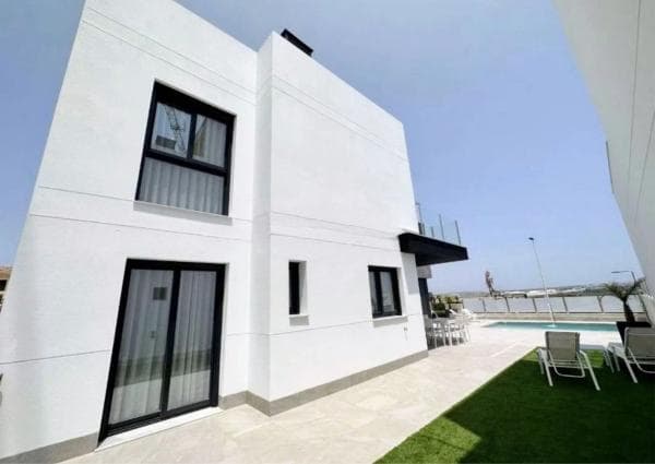 Casa independiente en avenida Tomas Boj Andreu thumbnail 2