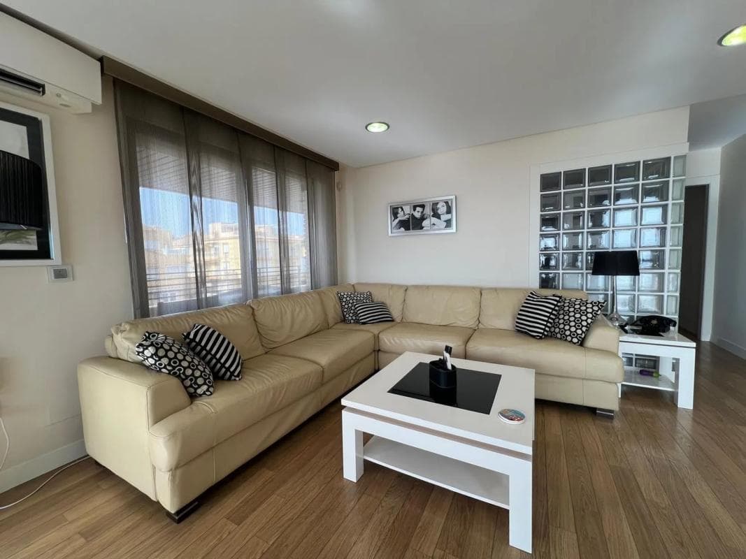 Sale of apartment in Avenida De Don Juan de Austria, 10, Torrevieja
photo 2