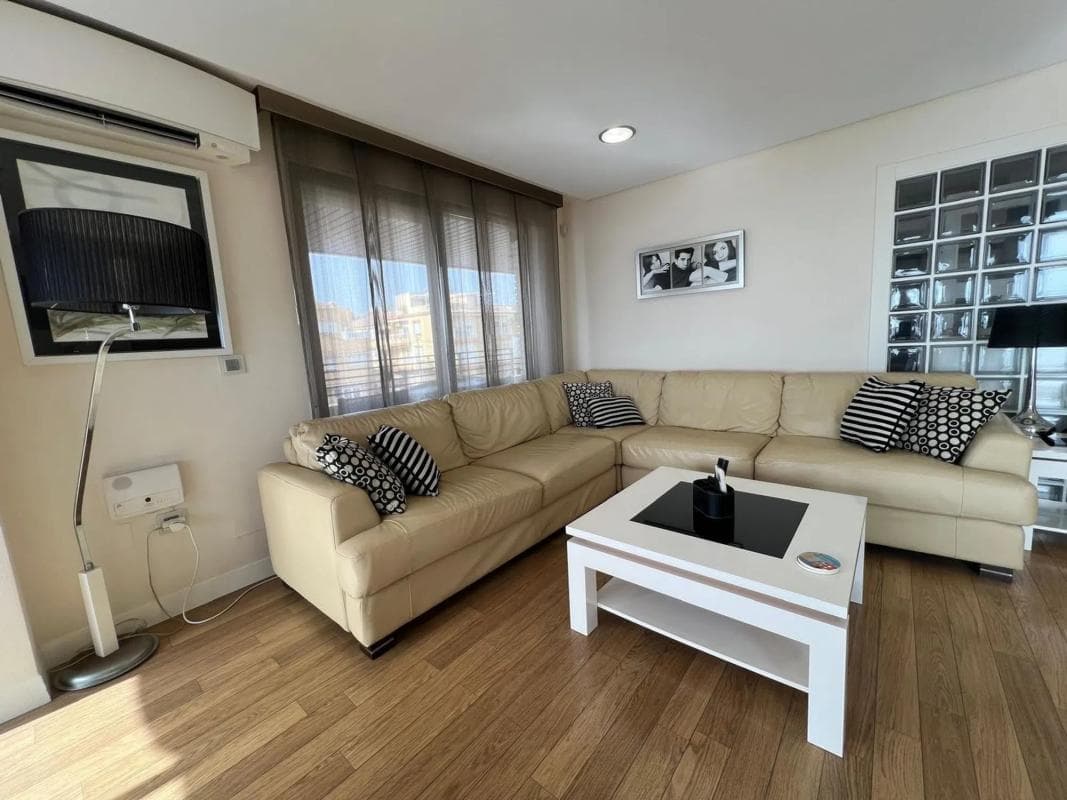 Sale of apartment in Avenida De Don Juan de Austria, 10, Torrevieja
photo 3