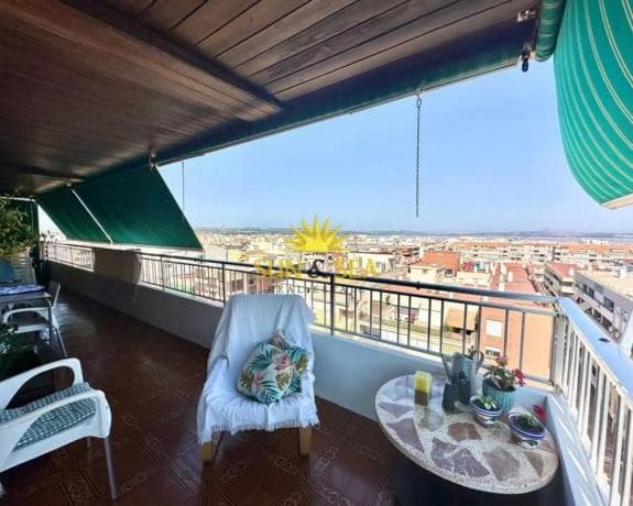Piso en venta en Barrio El Acequión, Torrevieja photo 1