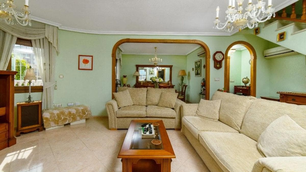 Venta de chalet independiente en Calle Veleta, Torrevieja
photo 5