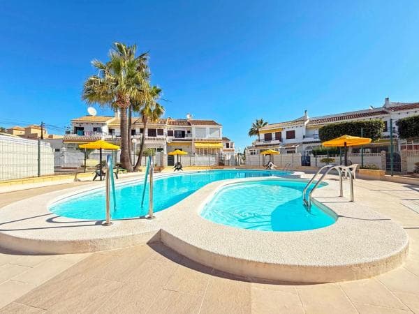 Chalet pareado en calle Afrodites, 2 photo 1