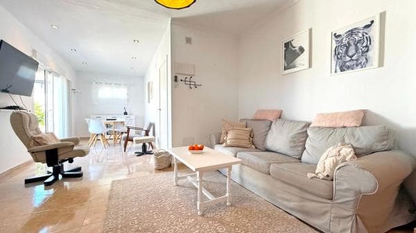 Chalet pareado en calle Afrodites, 2 thumbnail 1