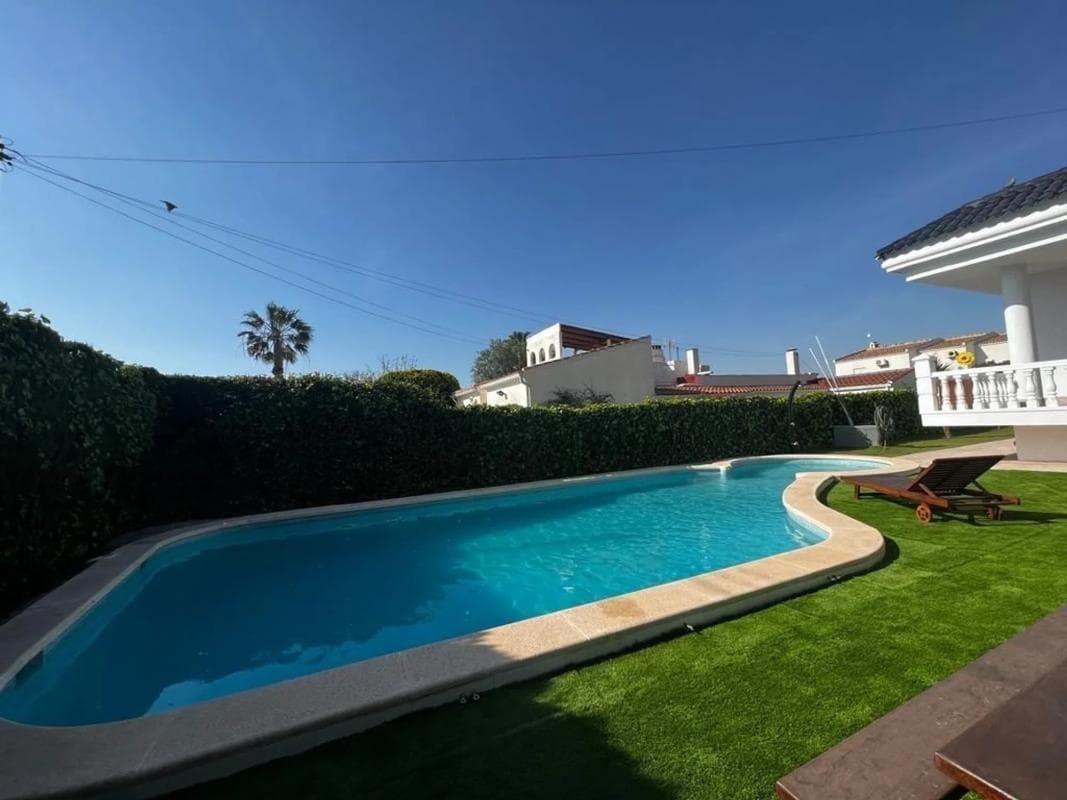 Properties for sale and rent in Spain photo 2