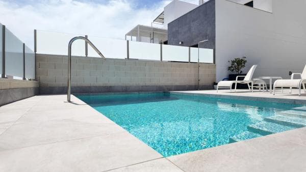 Chalet pareado en calle Veleta thumbnail 2