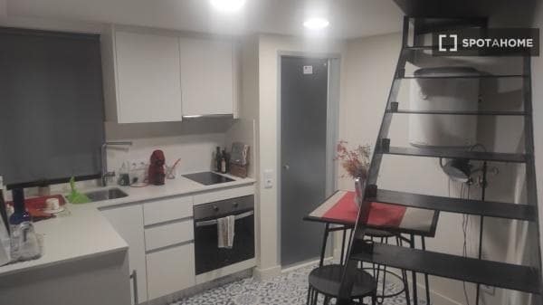 Estudio en alquiler en Carrer del Manzanares, Barcelona photo 1