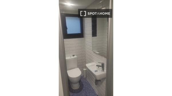 Estudio en alquiler en Carrer del Manzanares, Barcelona thumbnail 1