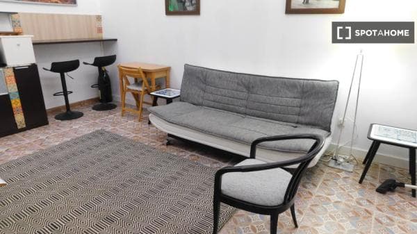 Piso en alquiler en Carrer de Sant Miquel , Barcelona thumbnail 1