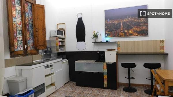 Piso en alquiler en Carrer de Sant Miquel , Barcelona thumbnail 2