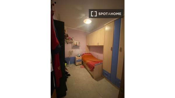 Habitación en piso compartido en barcelona. photo 1
