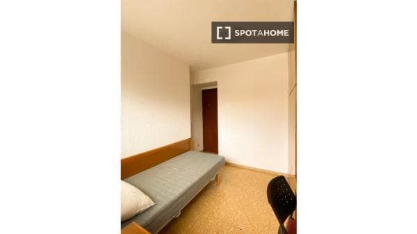 Habitación en piso compartido en alquiler en Trinitat, Valencia thumbnail 1