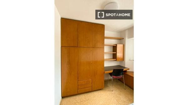 Habitación en piso compartido en alquiler en Trinitat, Valencia thumbnail 2