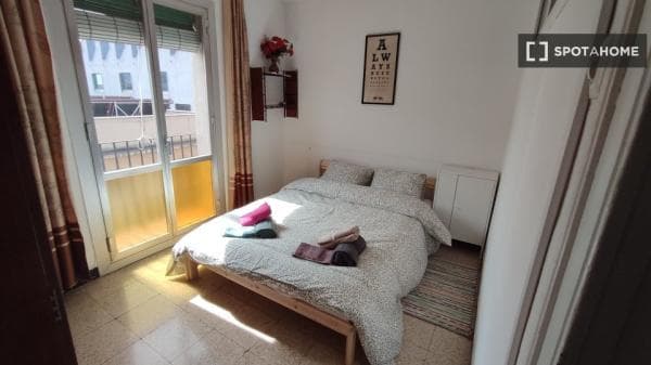 Habitación en piso compartido en barcelona. photo 1