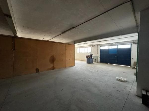 Nave en avenida villena photo 3