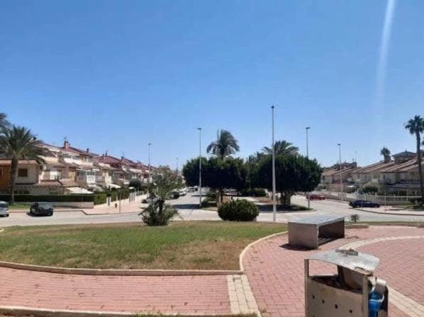 Local en calle Abeto photo 1