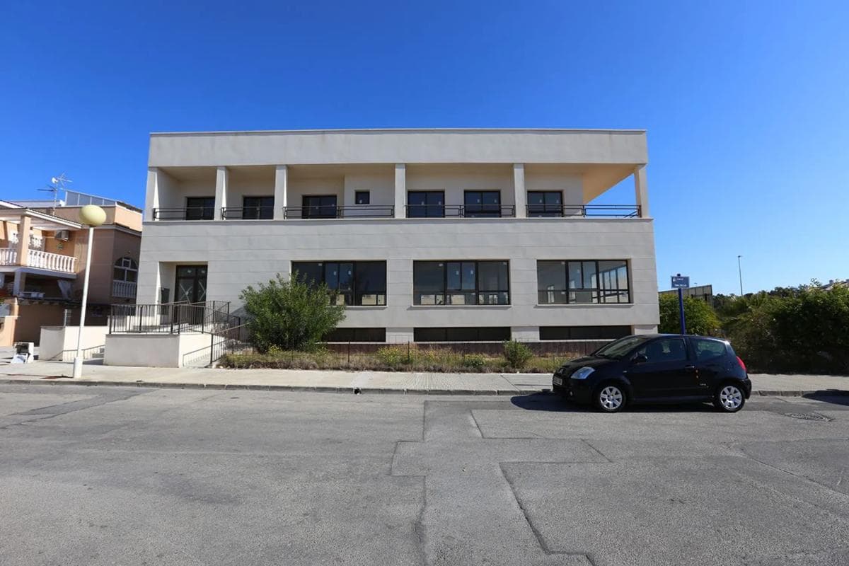 Properties for sale and rent in Spain photo 3