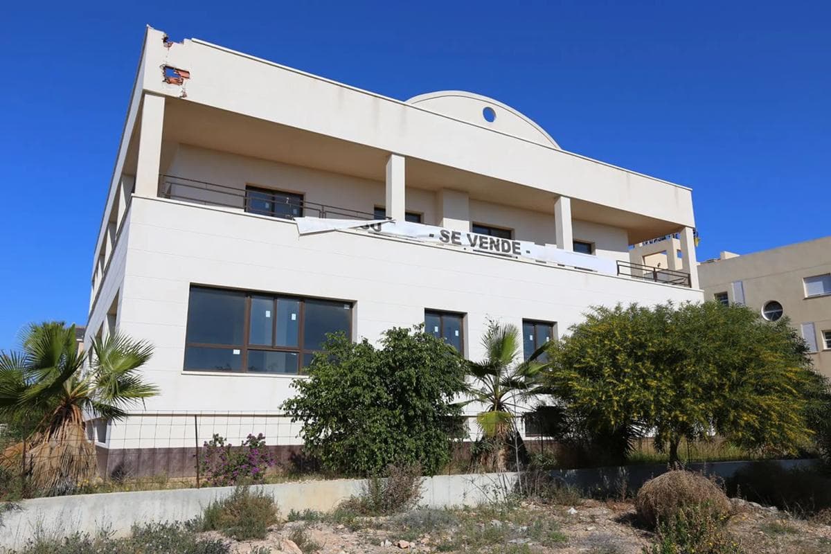 Properties for sale and rent in Spain photo 4