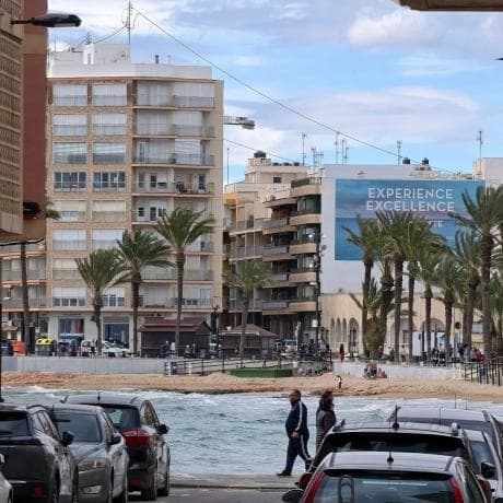 Local en calle Bergantin thumbnail 2