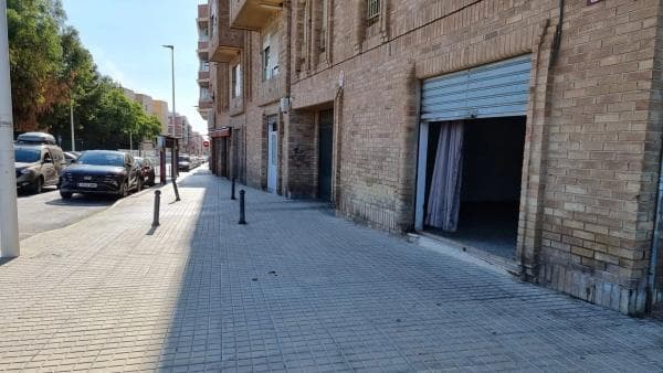 Local en calle Germans Navarro Caracena, 131 thumbnail 2