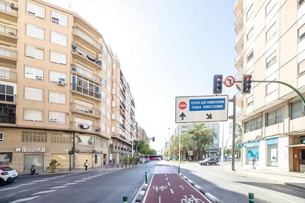 Local o nave en avenida d'Alacant thumbnail 2