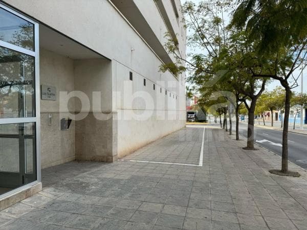 Local en calle Llevant photo 3