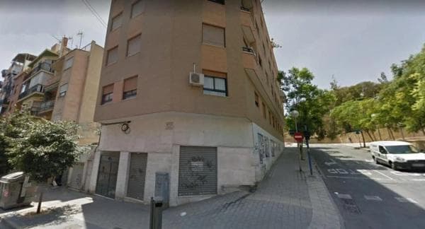 Local en avenida Alcoi photo 1