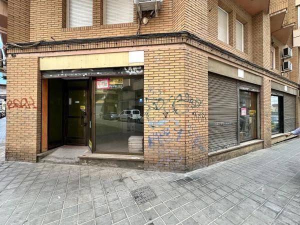 Local en calle Tato photo 1