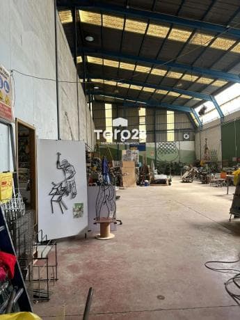 Nave en paseo la Estación, 8 thumbnail 1