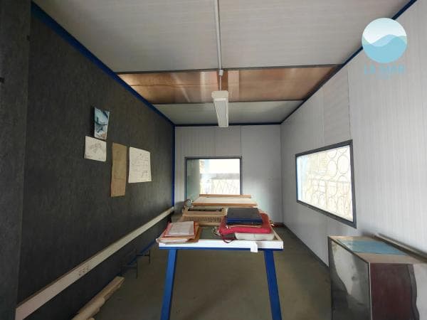 Nave en paseo la Estación, 8 thumbnail 1
