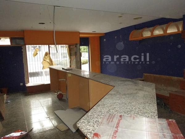 Nave en plaza del Centenari thumbnail 1
