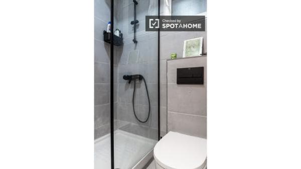 Apartment for rent in C. de Mira el Sol , Madrid thumbnail 2