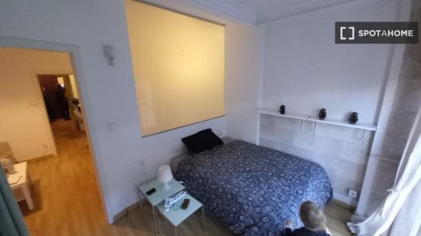 Habitación en piso compartido de 3 habitaciones en Sant Andreu, Barcelona thumbnail 1