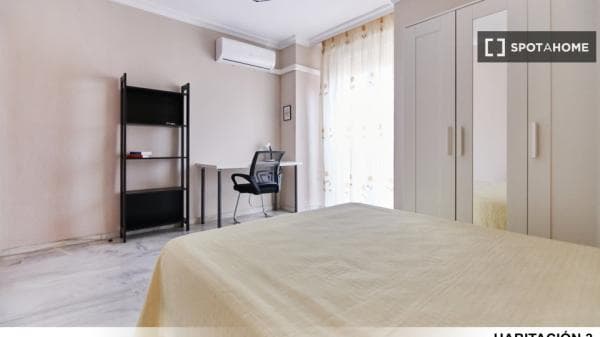 Habitación en piso compartido en alquiler en Villegas, Sevilla thumbnail 2