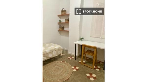 Habitación en alquiler en Aiora, Valencia photo 1