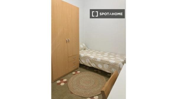 Habitación en alquiler en Aiora, Valencia thumbnail 2