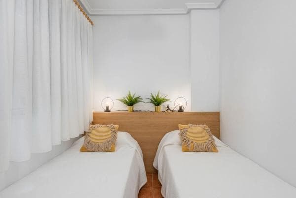 Piso en venta en Calle Azorín, Guardamar del Segura thumbnail 2