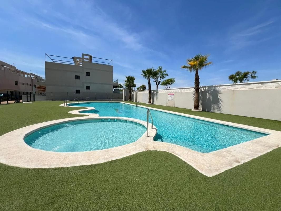 Venta de piso en Calle Salónica, Pilar de la Horadada
photo 3