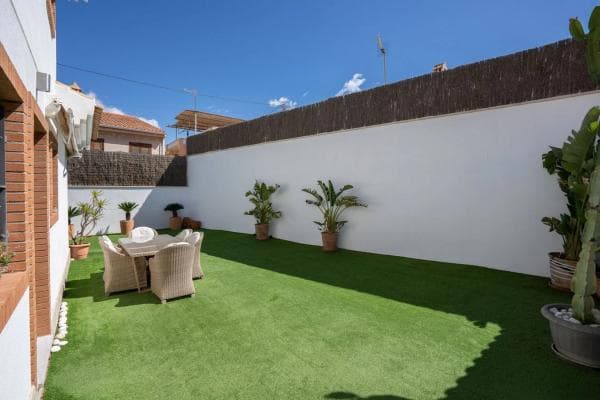 Casa independiente en calle Salar thumbnail 1