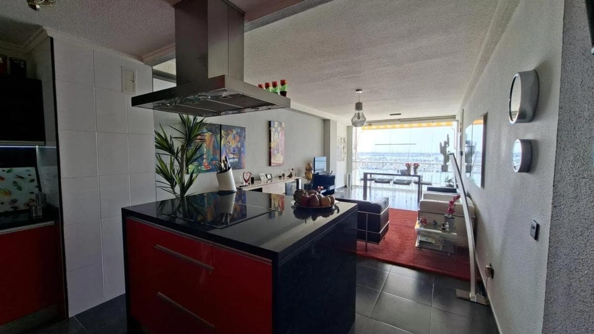 Venta de piso en Calle Guardamar, Torrevieja
photo 3