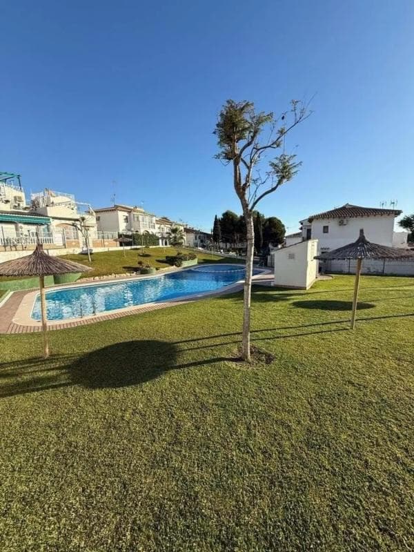 Venta de chalet independiente en Urbanización Lago Jardín 2 M4, Torrevieja
photo 2