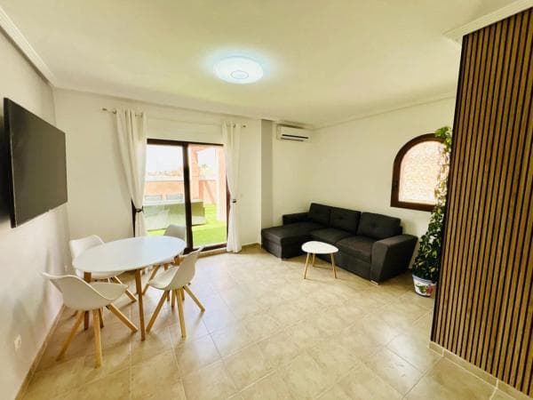 Piso en venta en Avenida de Corcega, Torrevieja thumbnail 1