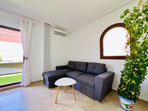 Piso en venta en Avenida de Corcega, Torrevieja thumbnail 2