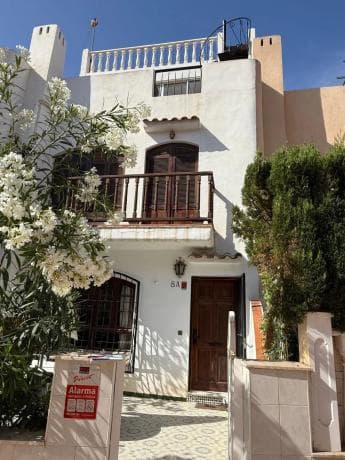 Chalet adosado photo 1