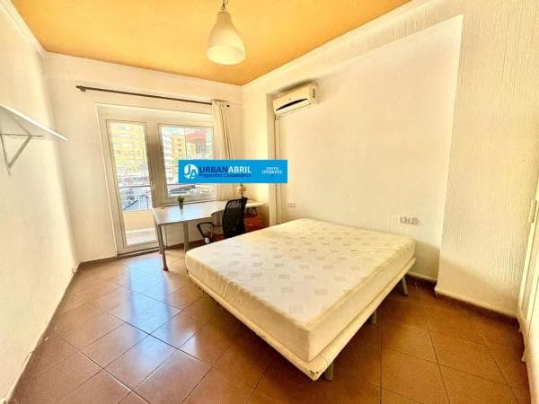 Piso en venta en Barrio Casco Histórico-Santa Cruz, Alicante / Alacant photo 1