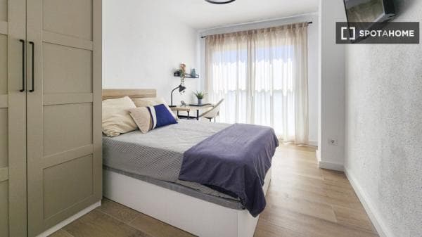 Habitación en piso compartido en valència photo 1