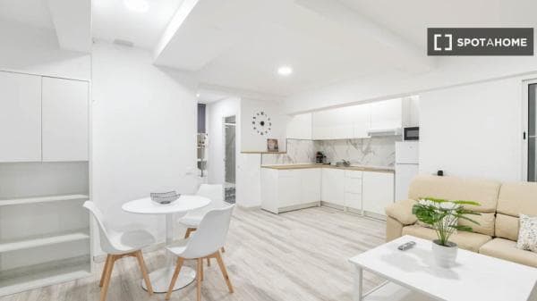 Piso en alquiler en C. de Sicília Entlo 4º , Barcelona photo 1